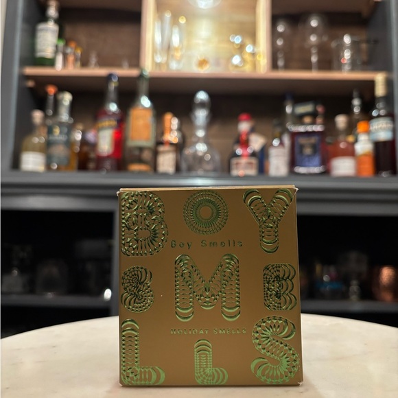 Boy Smells Holiday Smells Gold Candle - Picture 2 of 2